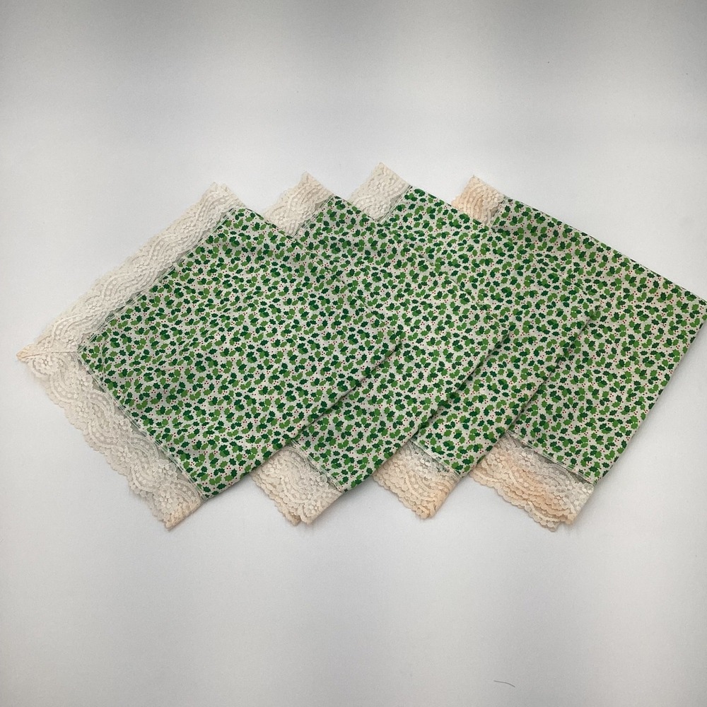 Set of 4 Vintage Green‎ Hollyberry Napkins Lace Trim Cotton Fabric Floral Decor